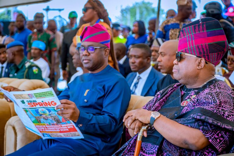 Photos: Governor Seyi Makinde Reading Osun Spring Newspaper in Osogbo today, Commissions road